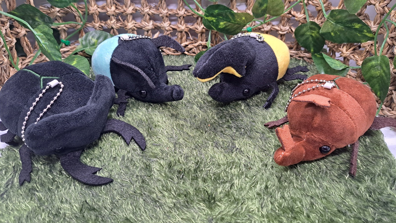 โถ Cute soft Beetle doll