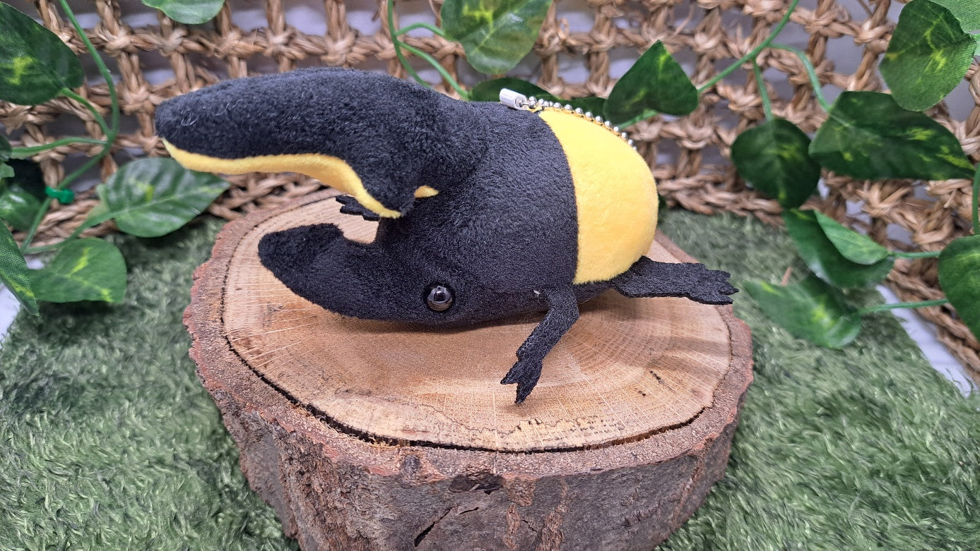 โถ Cute soft Beetle doll
