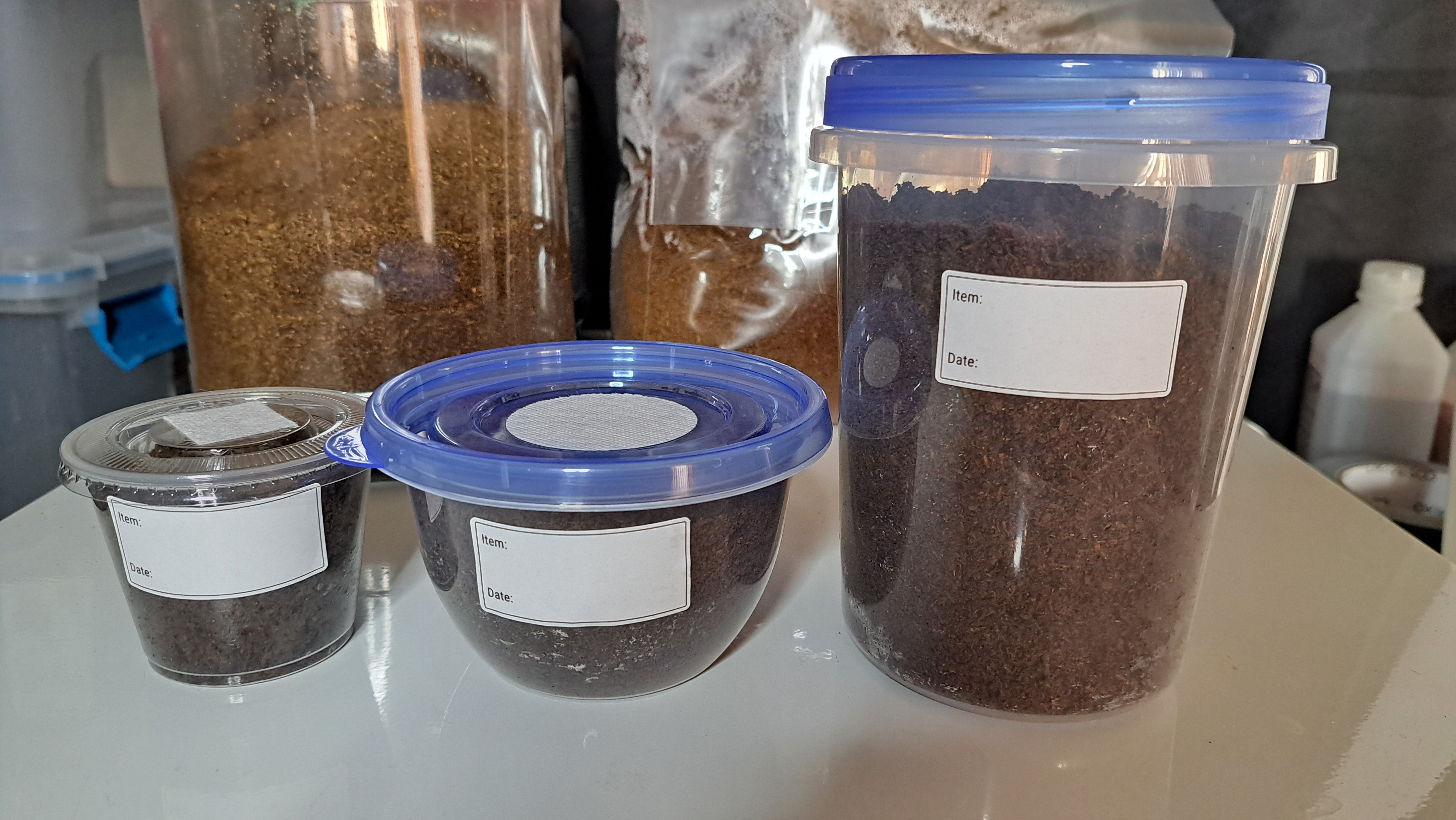 Flake Insect LB Flake Soil with Cup (5.5 oz / 12 oz / 34 oz) – LB Insect Supply