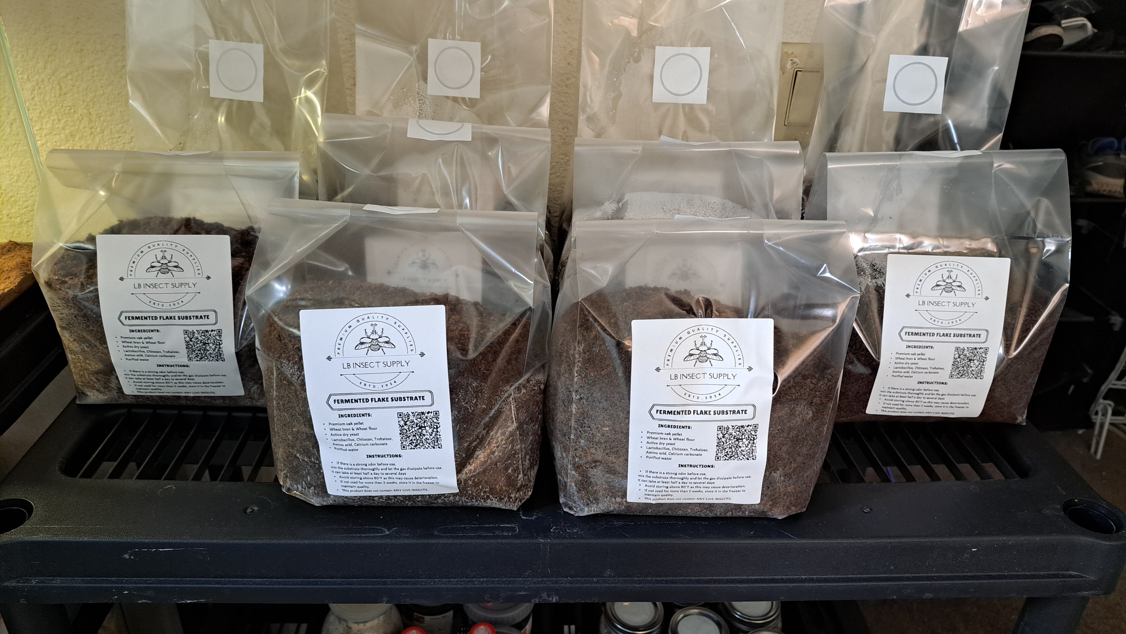 Flake Insect LB Flake Soil (1 gallon / Nutritionally fermented substrate) – LB ...